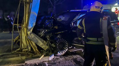 У Тернополі водій автомобіля Lincoln в’їхав у заправку