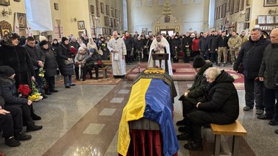 У Полтаві попрощались з лейтенантом Іваном Катченком, який обороняв Україну