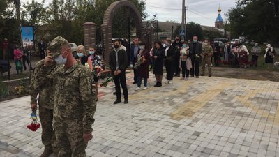 На Миколаївщині відкрили меморіальний комплекс загиблим військовим На Миколаївщині відкрили меморіальний комплекс загиблим військовим