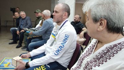 У Сумах вшанували срібних призерів Дефлімпійських ігор Анну Затилкіну та Дмитра Петренка У Сумах вшанували срібних призерів Дефлімпійських ігор Анну Затилкіну та Дмитра Петренка