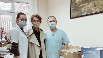 Дизайнерка ювелірних прикрас із Чернігова купила обладнання в лікарню за подаровані гроші Дизайнерка ювелірних прикрас із Чернігова купила обладнання в лікарню за подаровані гроші