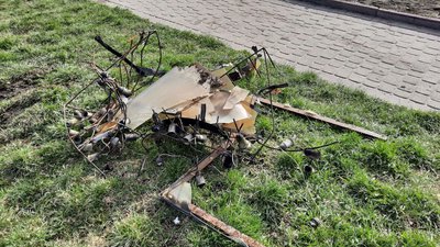 У Тернополі демонтували радянський літак У Тернополі демонтували радянський літак