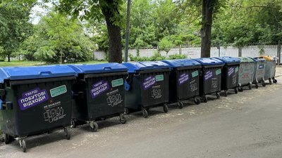 У Полтаві замінять понад дві сотні зношених металевих баків на пластикові
