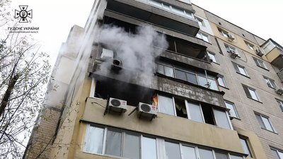 У Дніпрі сталася пожежа у багатоповерхівці: врятували п'ятьох людей, з них троє – діти У Дніпрі сталася пожежа у багатоповерхівці: врятували п'ятьох людей, з них троє – діти
