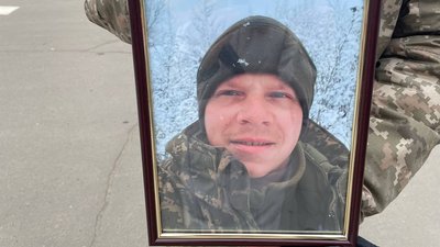 У Сумах поховали Володимира Куриленка та Єгора Харченка, які загинули на війні У Сумах поховали Володимира Куриленка та Єгора Харченка, які загинули на війні