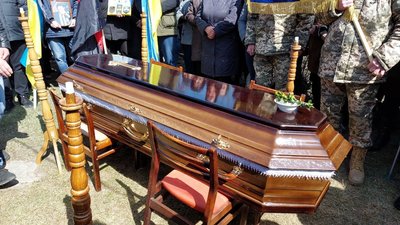 На Тернопільщині попрощалися із загиблим бійцем Романом Лебухорським На Тернопільщині попрощалися із загиблим бійцем Романом Лебухорським