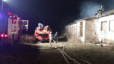 У селі Помічна Кіровоградської області горіла господарча будівля