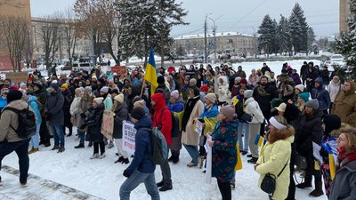 Акція "Гроші на ЗСУ" під міськрадою в Черкасах 9 грудня Акція "Гроші на ЗСУ" під міськрадою в Черкасах 9 грудня