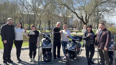 19 громад Миколаївщини отримали електроскутери 19 громад Миколаївщини отримали електроскутери
