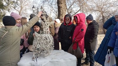 Доторкнулися до архітектури. В Одесі провели екскурсію для людей з вадами зору Доторкнулися до архітектури. В Одесі провели екскурсію для людей з вадами зору