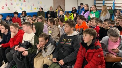 Діти передали бійцям дві тисячі порцій борщу: на Тернопільщині діє проєкт "Розумний город" Діти передали бійцям дві тисячі порцій борщу: на Тернопільщині діє проєкт "Розумний город"