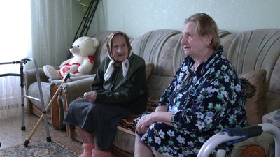 "Пережила Сталіна, переживу і Путіна": історія 102-річної жительки Рівненщини "Пережила Сталіна, переживу і Путіна": історія 102-річної жительки Рівненщини
