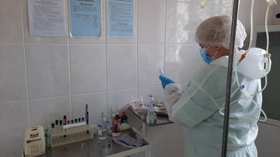 "Червона" зона на Херсонщині: як районна лікарня справляється з напливом хворих на COVID-19