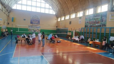 Вакцинація у Франківську: від ранку у центрі вакцинації щепили 250 людей Вакцинація у Франківську: від ранку у центрі вакцинації щепили 250 людей