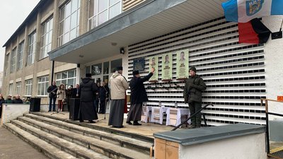У Франківську встановили меморіальні дошки загиблим воїнам Артурові Бурлаці, Роману Дубінському та Юрію Григоріву У Франківську встановили меморіальні дошки загиблим воїнам Артурові Бурлаці, Роману Дубінському та Юрію Григоріву