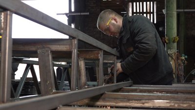 Релоковане із Запоріжжя: на Черкащині підприємство виготовляє причепи для перевезення вуликів Релоковане із Запоріжжя: на Черкащині підприємство виготовляє причепи для перевезення вуликів