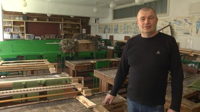 Винахідник верстата для нарізання стрічок на маскувальні сітки Олександр Трачук Винахідник верстата для нарізання стрічок на маскувальні сітки Олександр Трачук