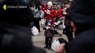 Як вокзал у Львові зустрічає переселенців. Фоторепортаж Як вокзал у Львові зустрічає переселенців. Фоторепортаж