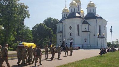 Церемонія прощання з бійцем Олексієм Чмелем у Чернігові Церемонія прощання з бійцем Олексієм Чмелем у Чернігові