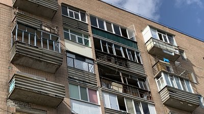 Три місяці після удару "Іскандером" по Первомайському: чому досі не обстежили всі побиті будинки Три місяці після удару "Іскандером" по Первомайському: чому досі не обстежили всі побиті будинки