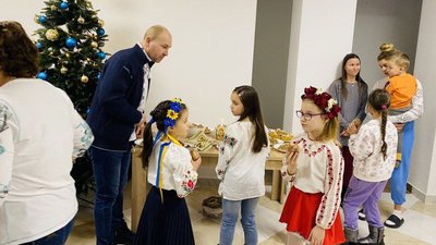 Для жителів модульних містечок організували Святвечір