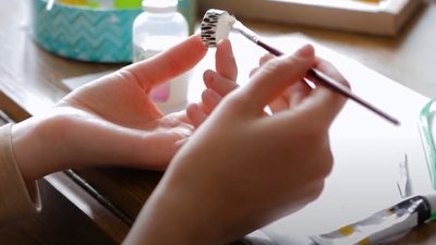 Тернополянка виготовляє персні з полімерної глини Тернополянка виготовляє персні з полімерної глини