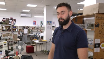 Підприємець з Чернівців шиє сумки та амуніцію для військових