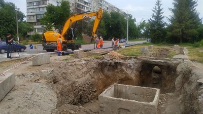 У Шевченківському районі Запоріжжя ремонтують один із головних водогонів