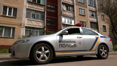 У найстаршої матері України забрали 12-річну доньку через загрозу її життю У найстаршої матері України забрали 12-річну доньку через загрозу її життю