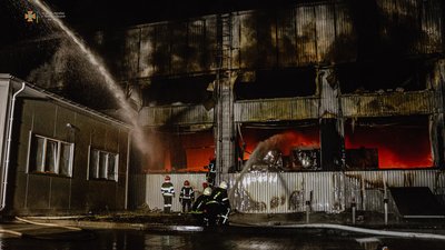 На Тернопільщині горіла виробнича будівля