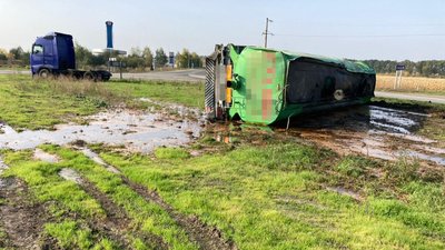 На Черкащині внаслідок ДТП перевернулась цистерна з мелясою