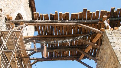"Працюють майстри-скелелази". Як реставрують стіни Хотинської фортеці на Буковині "Працюють майстри-скелелази". Як реставрують стіни Хотинської фортеці на Буковині