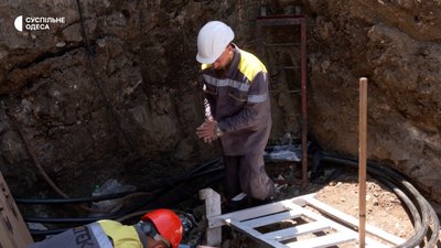 Їздить на фронт, волонтерить та забезпечує електроенергією жителів Одеси Їздить на фронт, волонтерить та забезпечує електроенергією жителів Одеси
