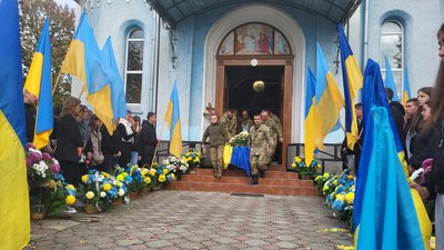 На Закарпатті попрощалися з полеглим захисником Євгеном Великаничем На Закарпатті попрощалися з полеглим захисником Євгеном Великаничем