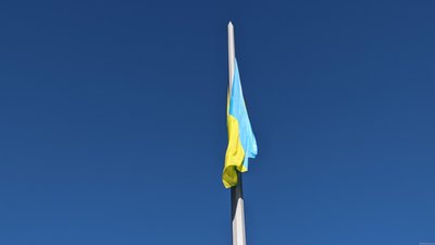 На проспекті Незалежності у Харкові підняли прапор України: відео