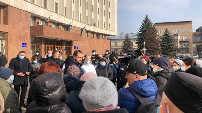 У Франківську під адмінбудинком протестують підприємці