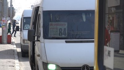 У Запоріжжі громадський транспорт не бере стоячих пасажирів: у чому причина? У Запоріжжі громадський транспорт не бере стоячих пасажирів: у чому причина?