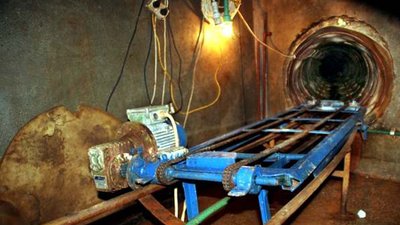 Тунель до Словаччини та "приватний" кордон: найгучніші справи контрабанди на Закарпатті Тунель до Словаччини та "приватний" кордон: найгучніші справи контрабанди на Закарпатті
