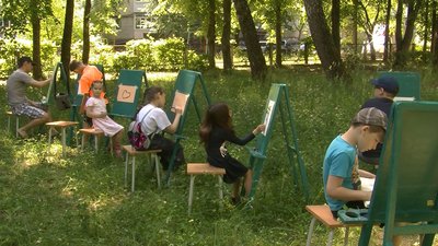 Діти-переселенці у Луцьку створили символічне панно "Повернення додому" Діти-переселенці у Луцьку створили символічне панно "Повернення додому"