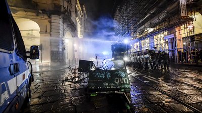 Коктейлі молотова та розграбовані магазини. В Італії пройшли масові протести проти карантину Коктейлі молотова та розграбовані магазини. В Італії пройшли масові протести проти карантину