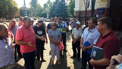 20 фермерів з Миколаївщини звинувачують ексдепутата облради Івануну в рейдерстві 20 фермерів з Миколаївщини звинувачують ексдепутата облради Івануну в рейдерстві