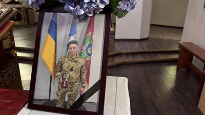У Мукачеві попрощалися із полеглим прикордонником Дмитром Погребаком