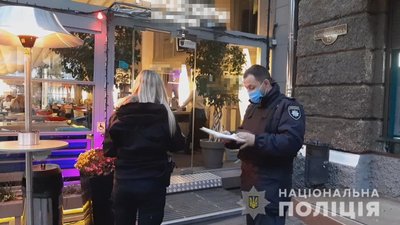 Бійка з охоронцями кафе та постріл у повітря: в Одесі трьох людей підозрюють у хуліганстві