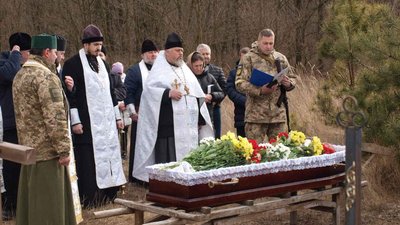 Напад Росії на Україну: Черкащина попрощалася із загиблими у війні Напад Росії на Україну: Черкащина попрощалася із загиблими у війні