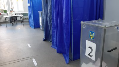 У Харкові до завершення голосування підписали порожній протокол: як пояснюють у комісії У Харкові до завершення голосування підписали порожній протокол: як пояснюють у комісії