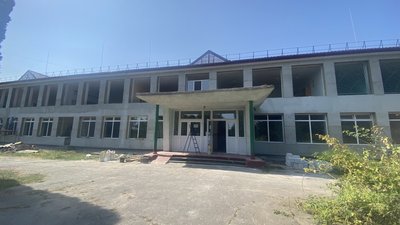 Відновлення будівлі після пошкоджень внаслідок обстрілів армії РФ Відновлення будівлі після пошкоджень внаслідок обстрілів армії РФ