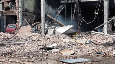 У Тернополі через обстріли згорів склад У Тернополі через обстріли згорів склад