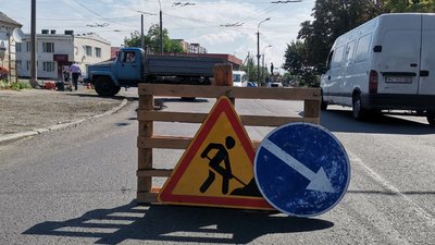 У Луцьку затори: на проїжджій частині однієї з вулиць - витік газу У Луцьку затори: на проїжджій частині однієї з вулиць - витік газу