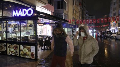 Комендантська година та їжа на виніс. Як впроваджували карантин вихідного дня країни світу Комендантська година та їжа на виніс. Як впроваджували карантин вихідного дня країни світу