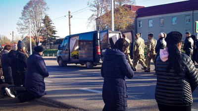 На Тернопільщині попрощалися із загиблим військовослужбовцем Андрієм Ушкевичем На Тернопільщині попрощалися із загиблим військовослужбовцем Андрієм Ушкевичем